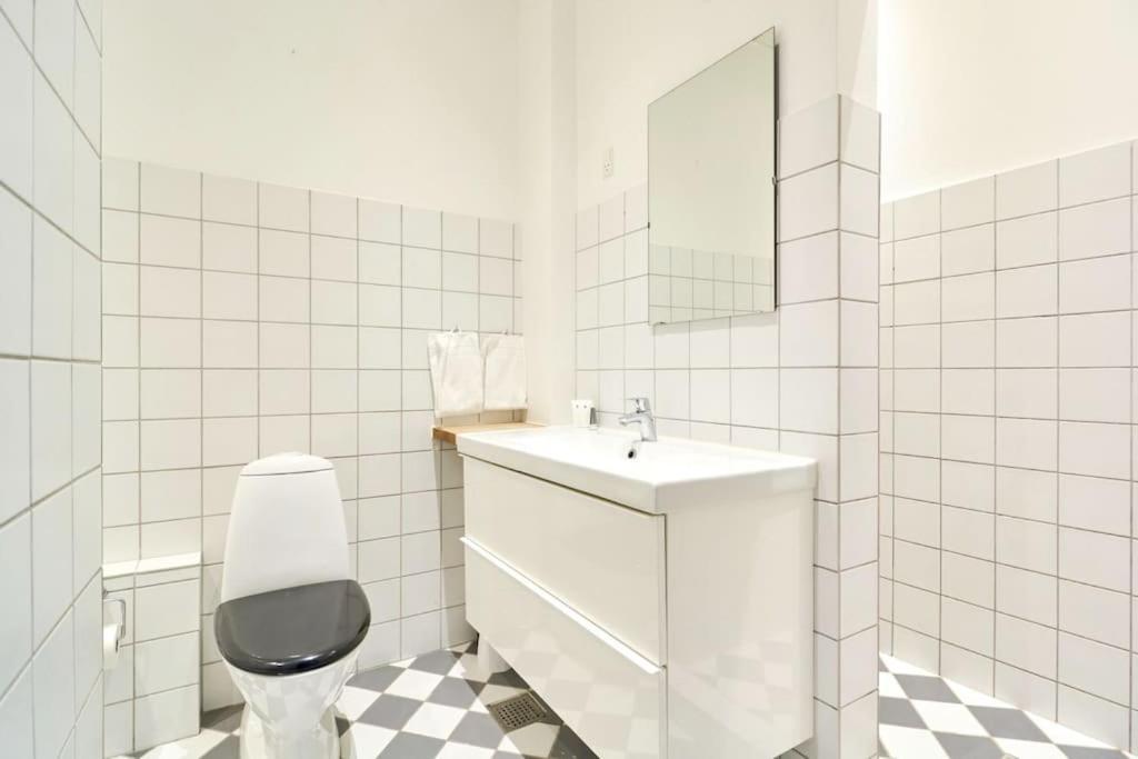 Moderen And Sleek 3Br With Bath By The Lakes And Metro Kopenhagen Buitenkant foto