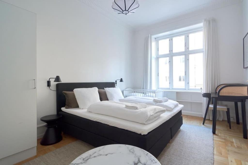Moderen And Sleek 3Br With Bath By The Lakes And Metro Kopenhagen Buitenkant foto