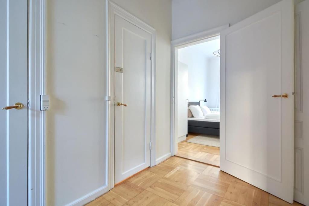 Moderen And Sleek 3Br With Bath By The Lakes And Metro Kopenhagen Buitenkant foto