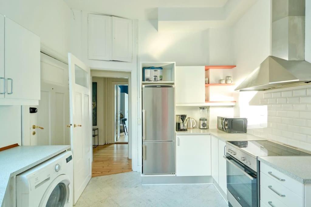 Moderen And Sleek 3Br With Bath By The Lakes And Metro Kopenhagen Buitenkant foto