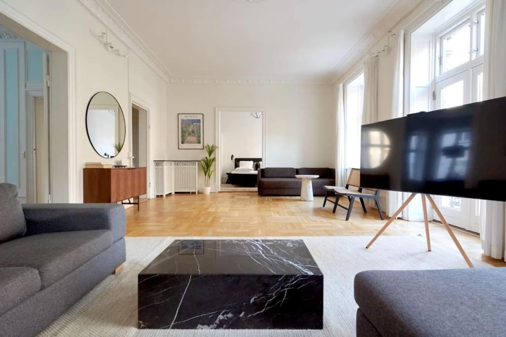 Moderen And Sleek 3Br With Bath By The Lakes And Metro Kopenhagen Buitenkant foto
