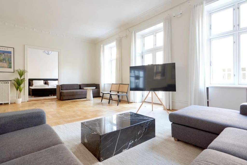 Moderen And Sleek 3Br With Bath By The Lakes And Metro Kopenhagen Buitenkant foto
