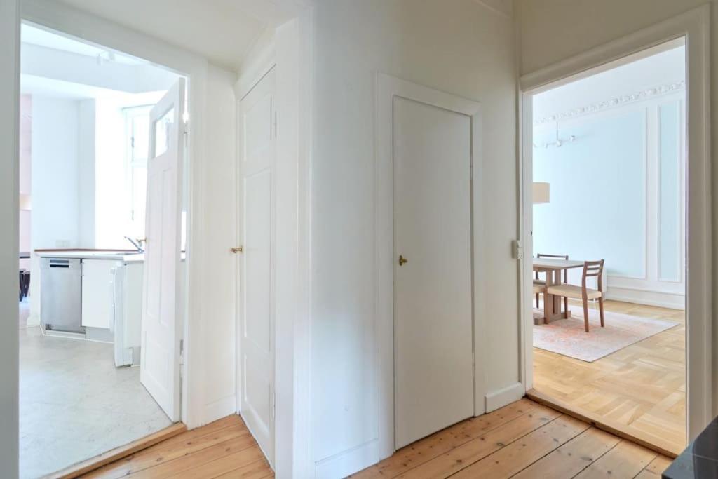 Moderen And Sleek 3Br With Bath By The Lakes And Metro Kopenhagen Buitenkant foto
