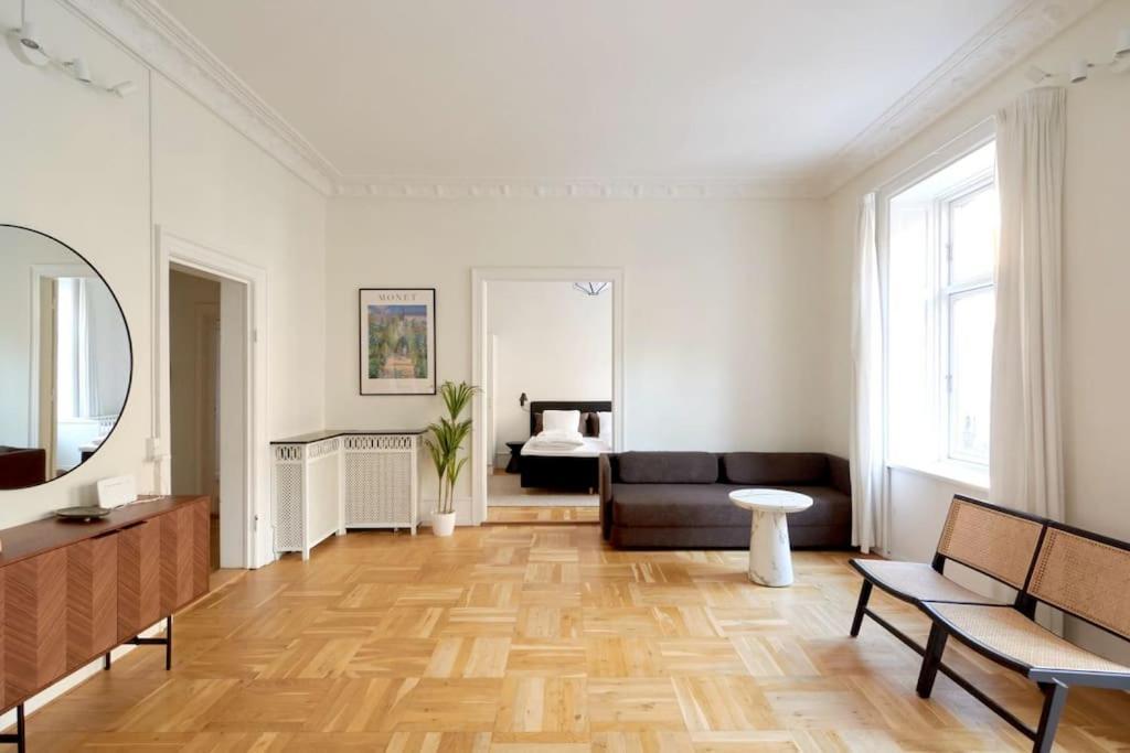 Moderen And Sleek 3Br With Bath By The Lakes And Metro Kopenhagen Buitenkant foto