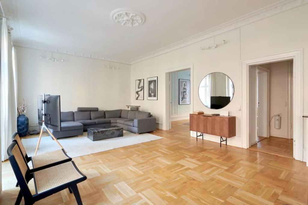 Moderen And Sleek 3Br With Bath By The Lakes And Metro Kopenhagen Buitenkant foto