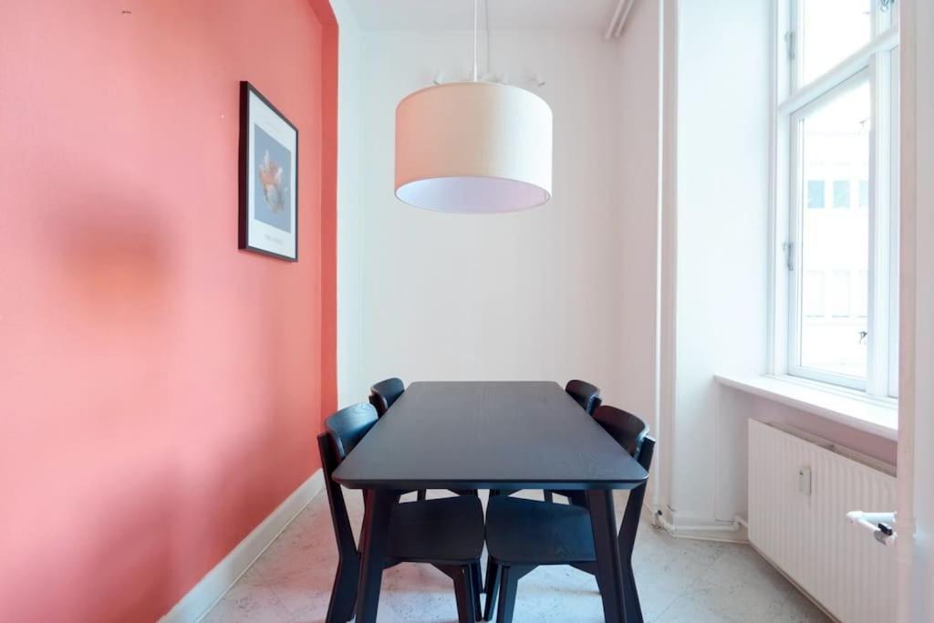 Moderen And Sleek 3Br With Bath By The Lakes And Metro Kopenhagen Buitenkant foto