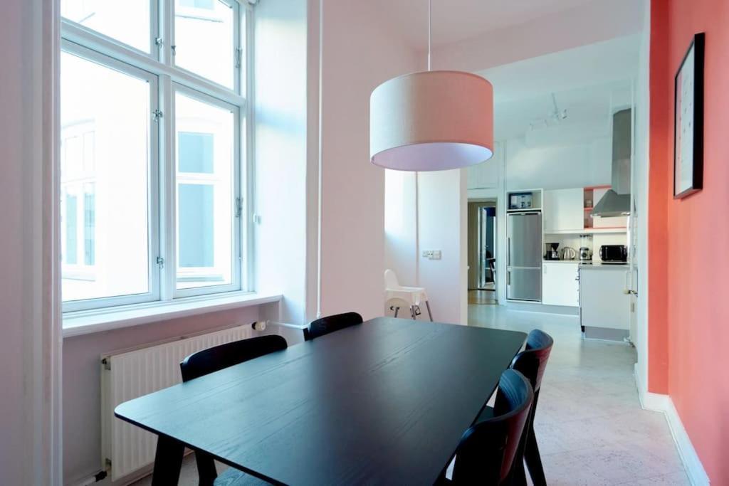 Moderen And Sleek 3Br With Bath By The Lakes And Metro Kopenhagen Buitenkant foto