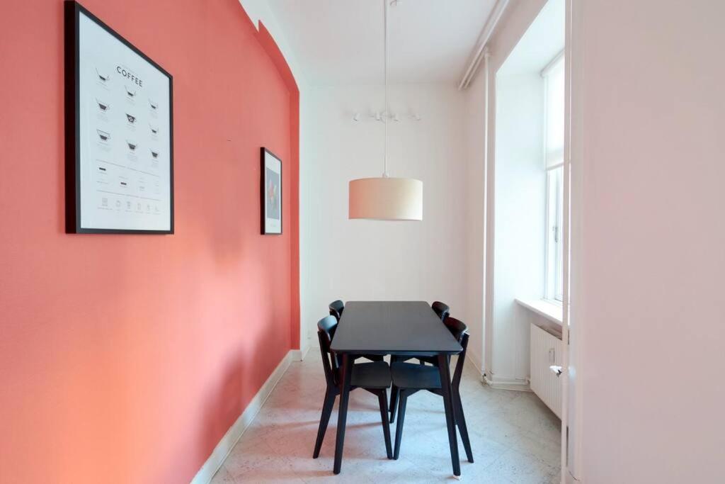 Moderen And Sleek 3Br With Bath By The Lakes And Metro Kopenhagen Buitenkant foto